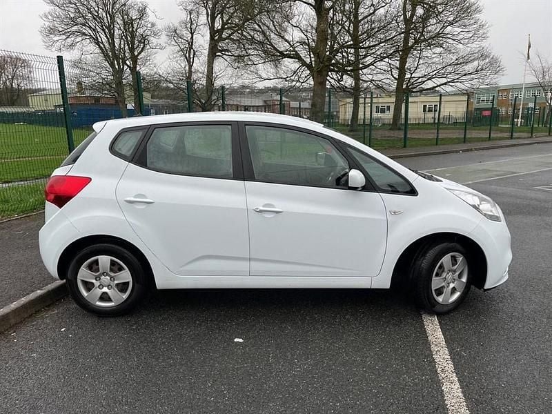 Used Kia Venga 89 HP (65 kW) 2015 White Hatchback