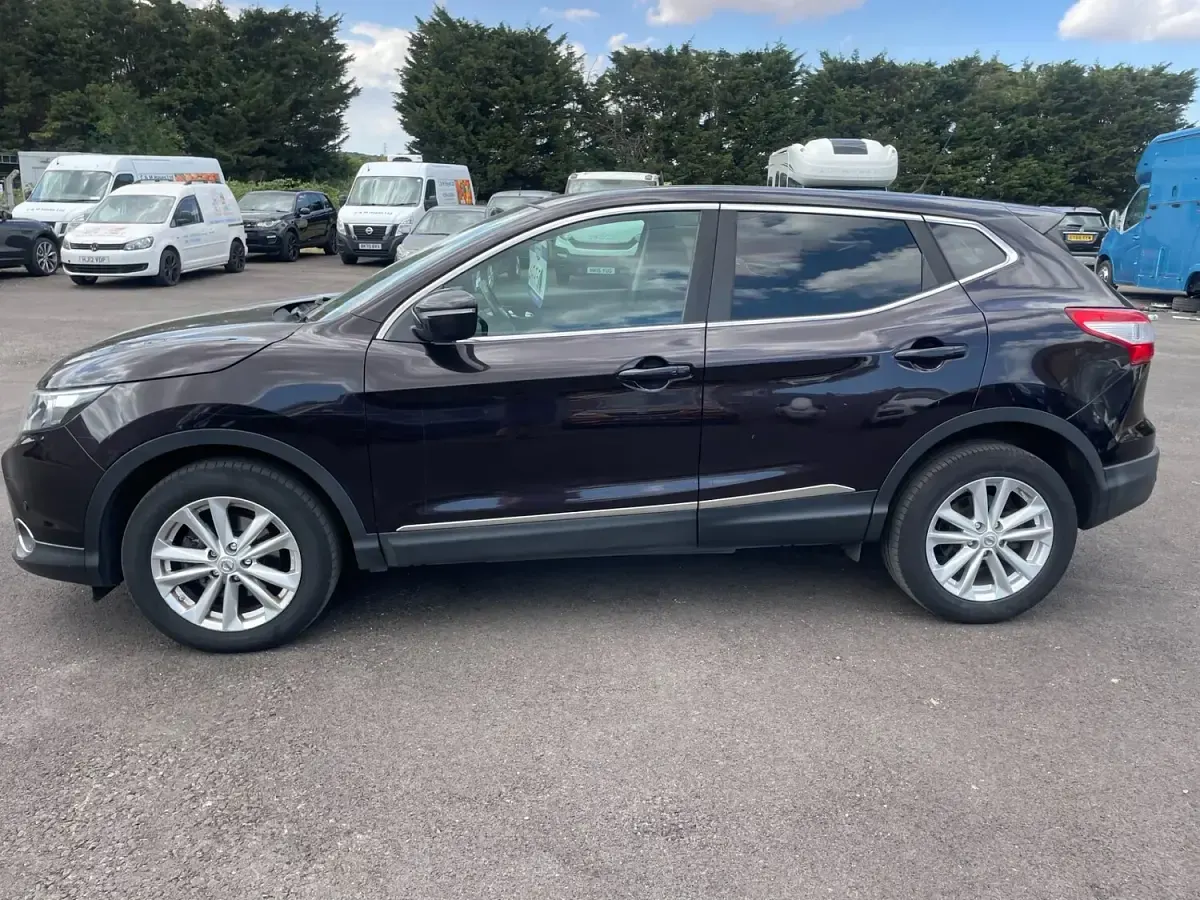 Used Nissan Qashqai Acenta Premium 115 HP (84 kW) 2014 Black SUV