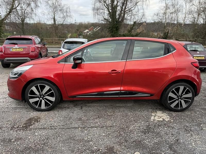 Used Renault Clio IV Dynamique 90 HP (66 kW) 2015 Red Hatchback