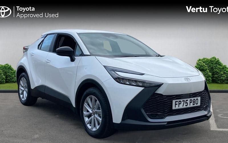 Used Toyota C-HR 140 HP (102 kW) 2025 White SUV