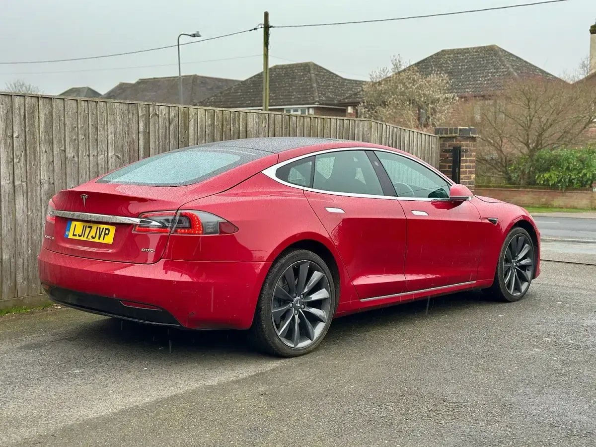 Used Tesla Model S 311 kW (423 HP) 2017 Red Hatchback