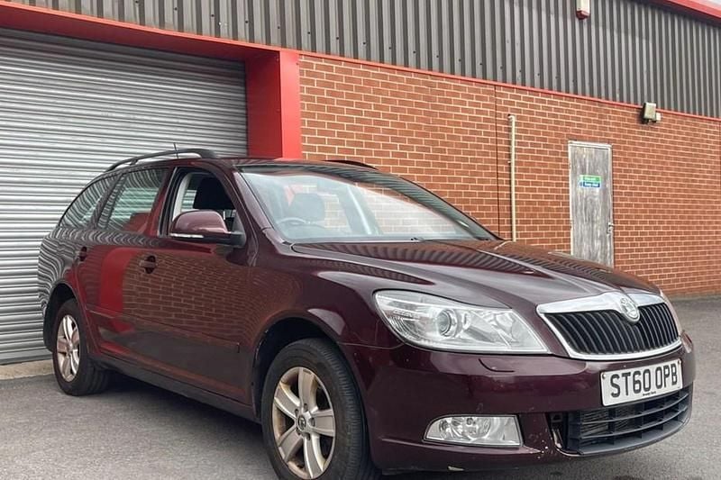 Maroon Used 2011 Skoda Octavia Estate | £2,495 (Super price) - Image 1/1