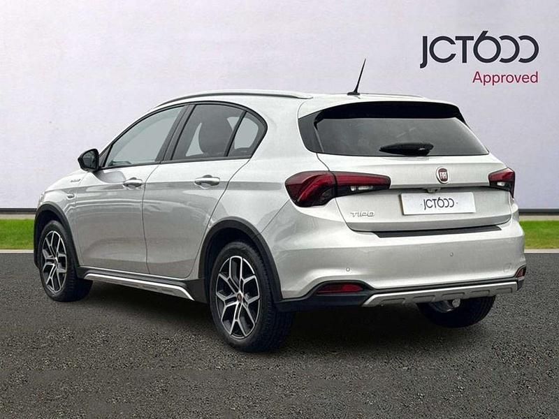 Usado Fiat Tipo Cross 100 HP (73 kW) 2022 Prateado Citadino