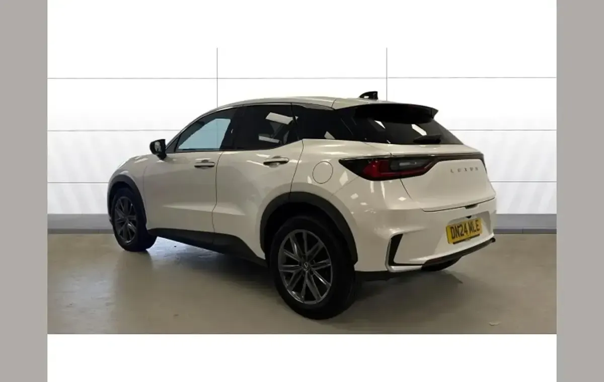 Used Lexus LBX 136 HP (100 kW) 2024 White SUV