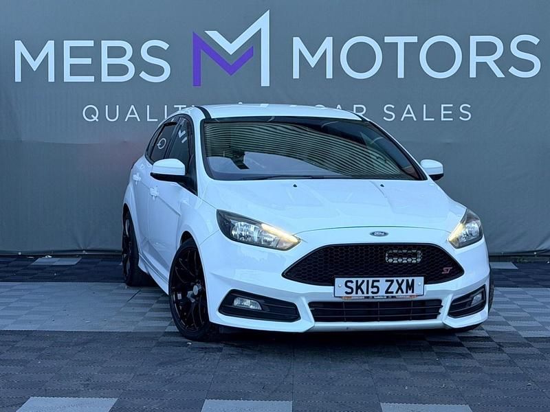 Used Ford Focus ST 2015 White Hatchback