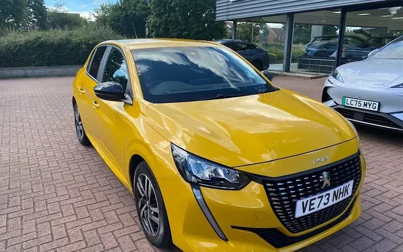 Used Peugeot 208 Active+ 102 HP (75 kW) 2023 Hatchback
