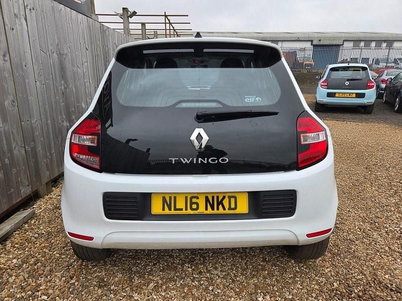Used Renault Twingo Dynamique 70 HP (51 kW) 2016 White Hatchback