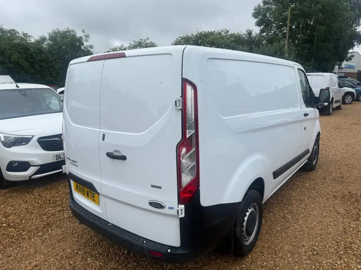 Used Ford Transit Custom 105 HP (77 kW) 2018 White Van