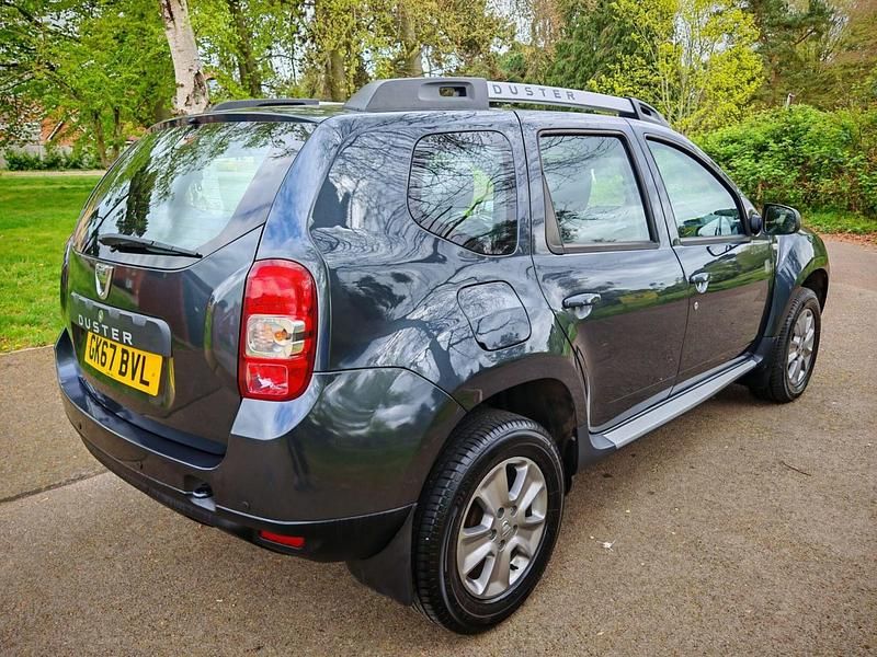 Used Dacia Duster Lauréate 125 HP (91 kW) 2017 Green SUV