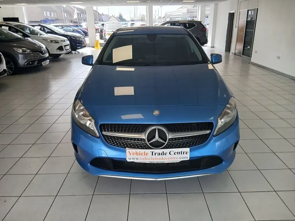 Used Mercedes A180 122 HP (89 kW) 2016 Blue Hatchback