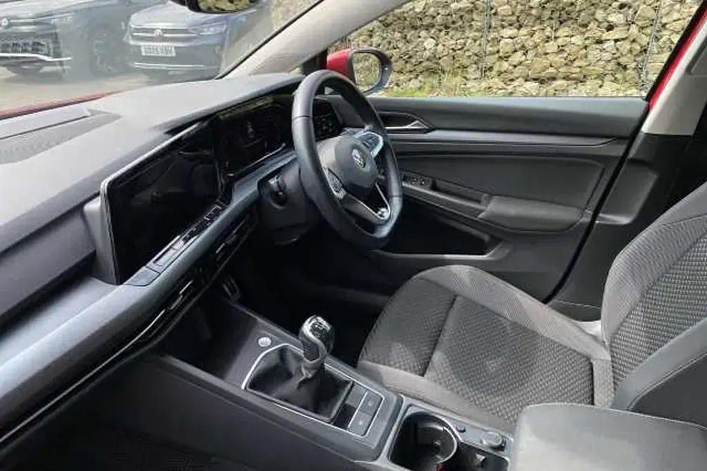 Second-hand VW Golf VIII 110 CP (80 kW) 2021