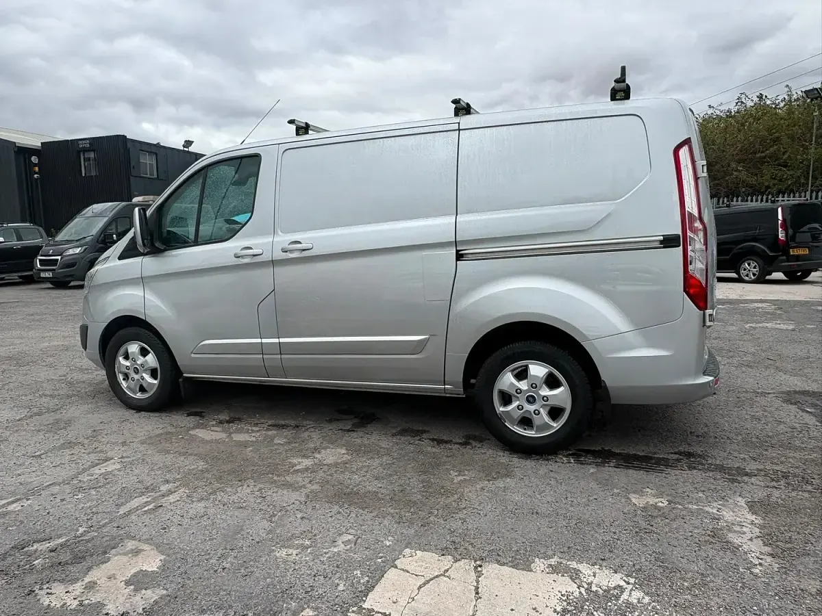 Used Ford Transit Custom Limited 125 HP (91 kW) 2016 Silver Van