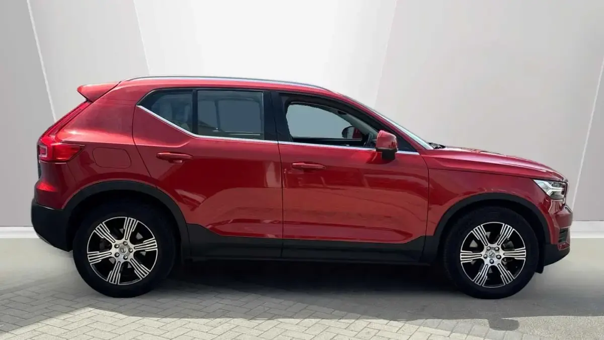 Used Volvo XC40 Inscription 197 HP (144 kW) 2021 Red SUV
