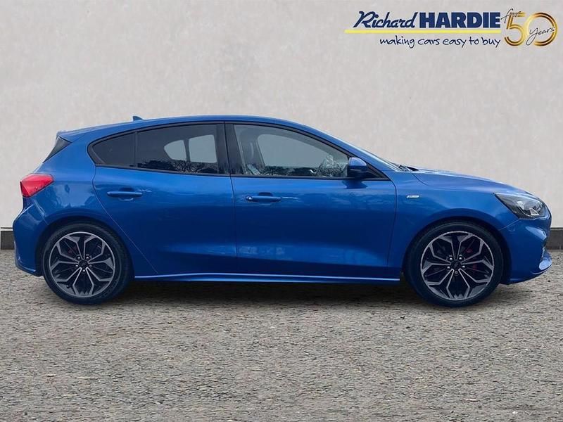 Used Ford Focus ST-Line X 123 HP (90 kW) 2018 Blue Hatchback