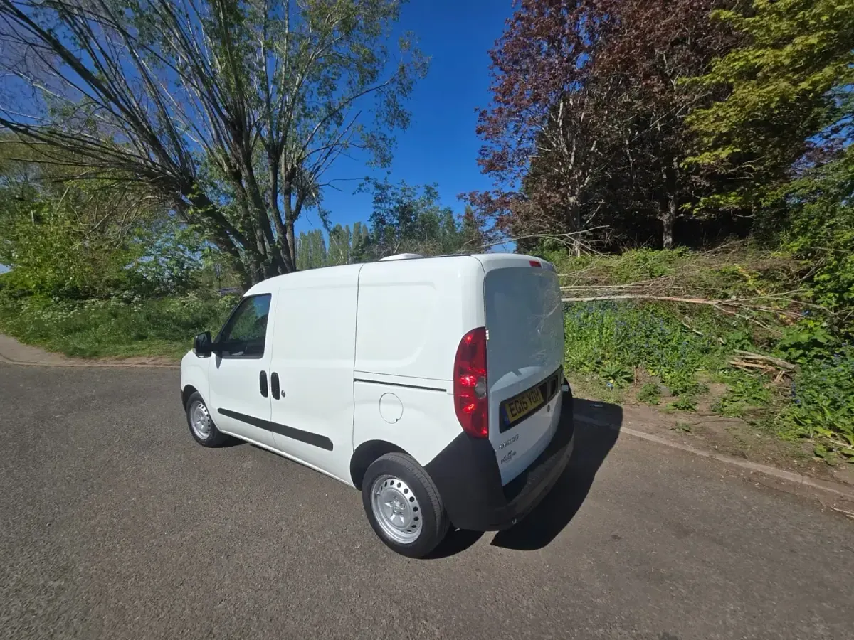 Begagnad Vauxhall Combo 2016 Vit Minibuss