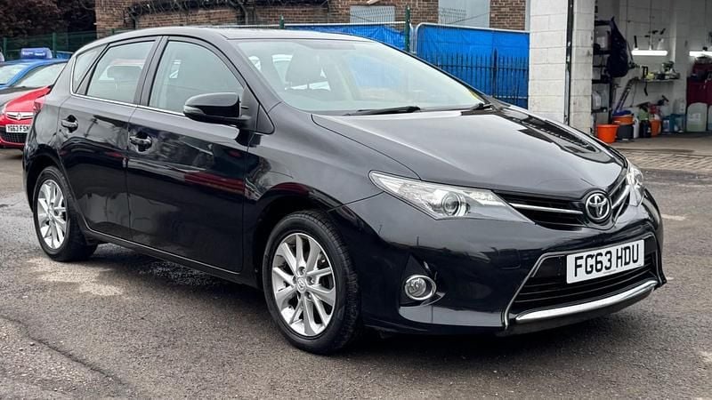 Black Used 2013 Toyota Auris Hatchback | £4,595 (Fair price) - Image 1/3