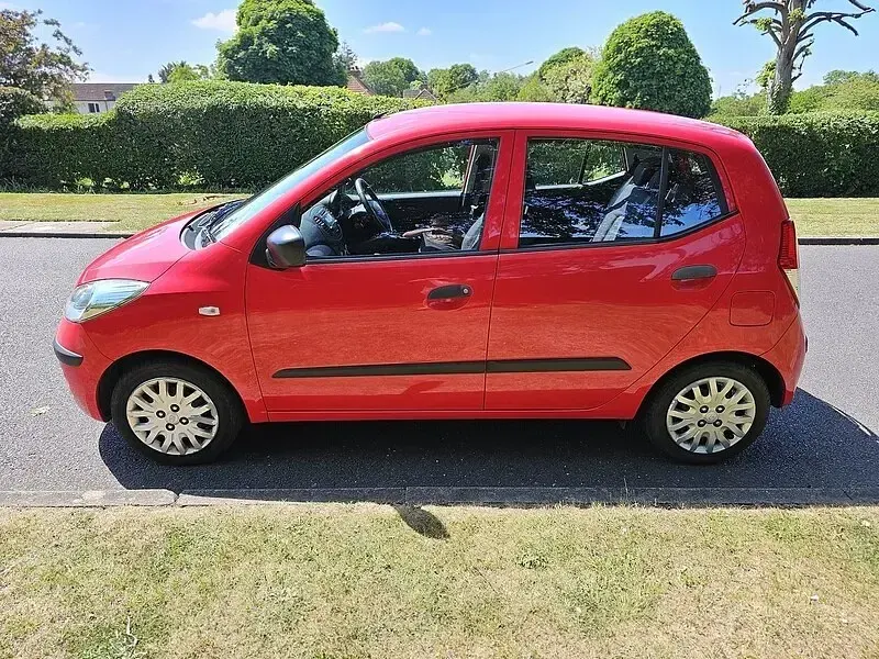 Used Hyundai i10 Classic 86 HP (63 kW) 2011 Red Hatchback
