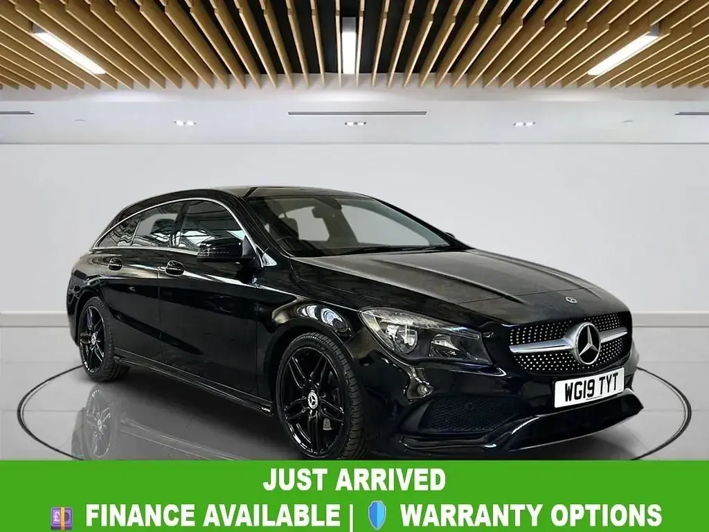 Begagnad Mercedes CLA200 AMG line 2019 Svart Kombi