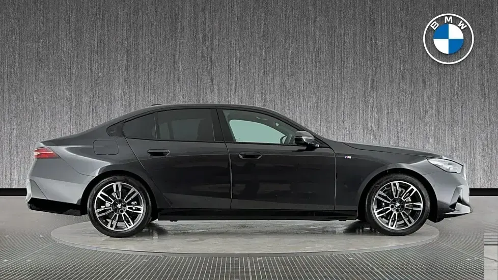 Gebraucht BMW 520 M Sport 205 PS (150 kW) 2025 Grau