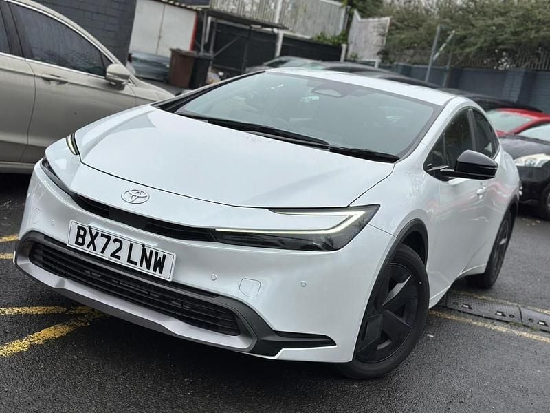 Used Toyota Prius Design 2025 White Hatchback