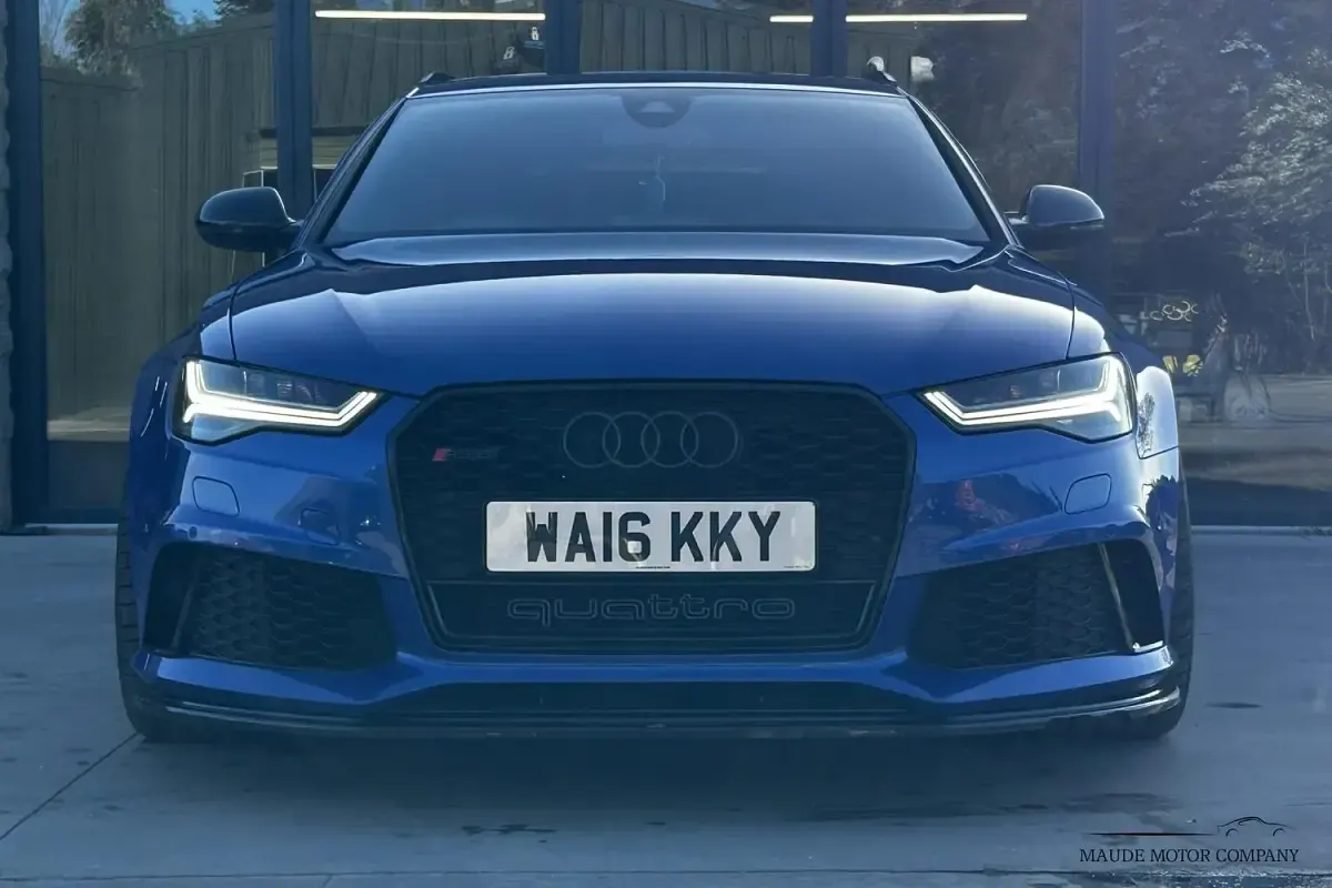 Begagnad Audi RS6 Design 560 HK (411 kW) 2016 Blå Kombi