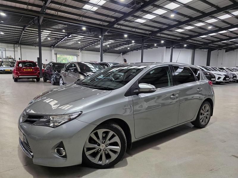 Grey Used 2015 Toyota Auris Hybrid Hatchback | £7,330 (Fair price) - Image 1/4