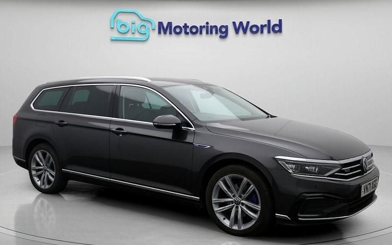Used 2024 VW Passat Advance Estate | £16,500 (Good price) - Image 1/4