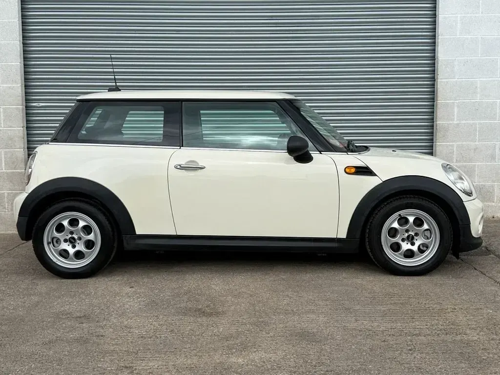 Used Mini One D Hatch 90 HP (66 kW) 2011 White Hatchback