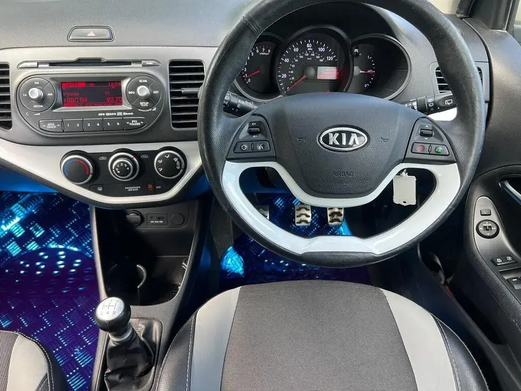 Used Kia Picanto 84 HP (61 kW) 2014 Beige Hatchback