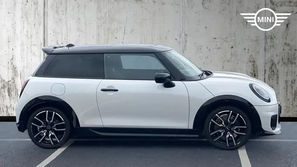 Used Mini Cooper Hatch 113 kW (154 HP) 2025 White Hatchback