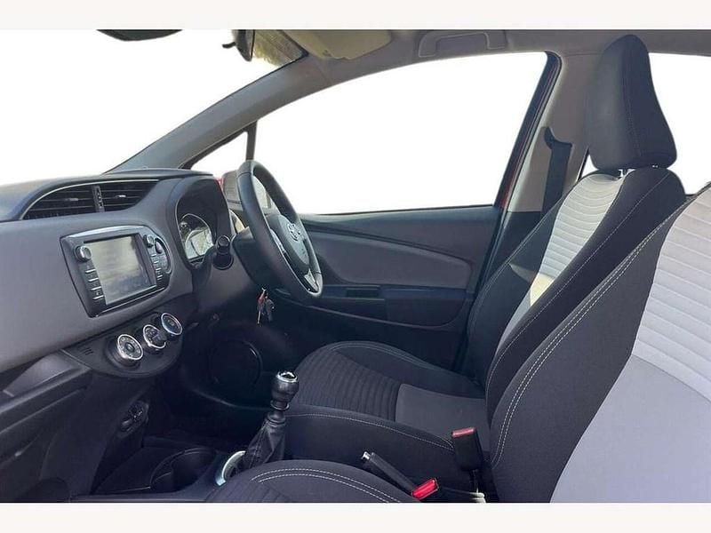 Used Toyota Yaris 111 HP (81 kW) 2019 Red Hatchback