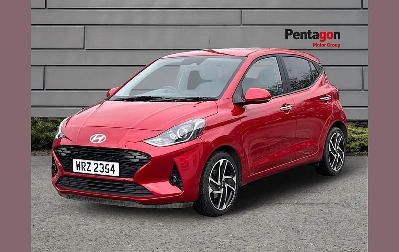 Używany Hyundai i10 Premium 77 KM (56 kW) 2024 Czerwony Hatchback