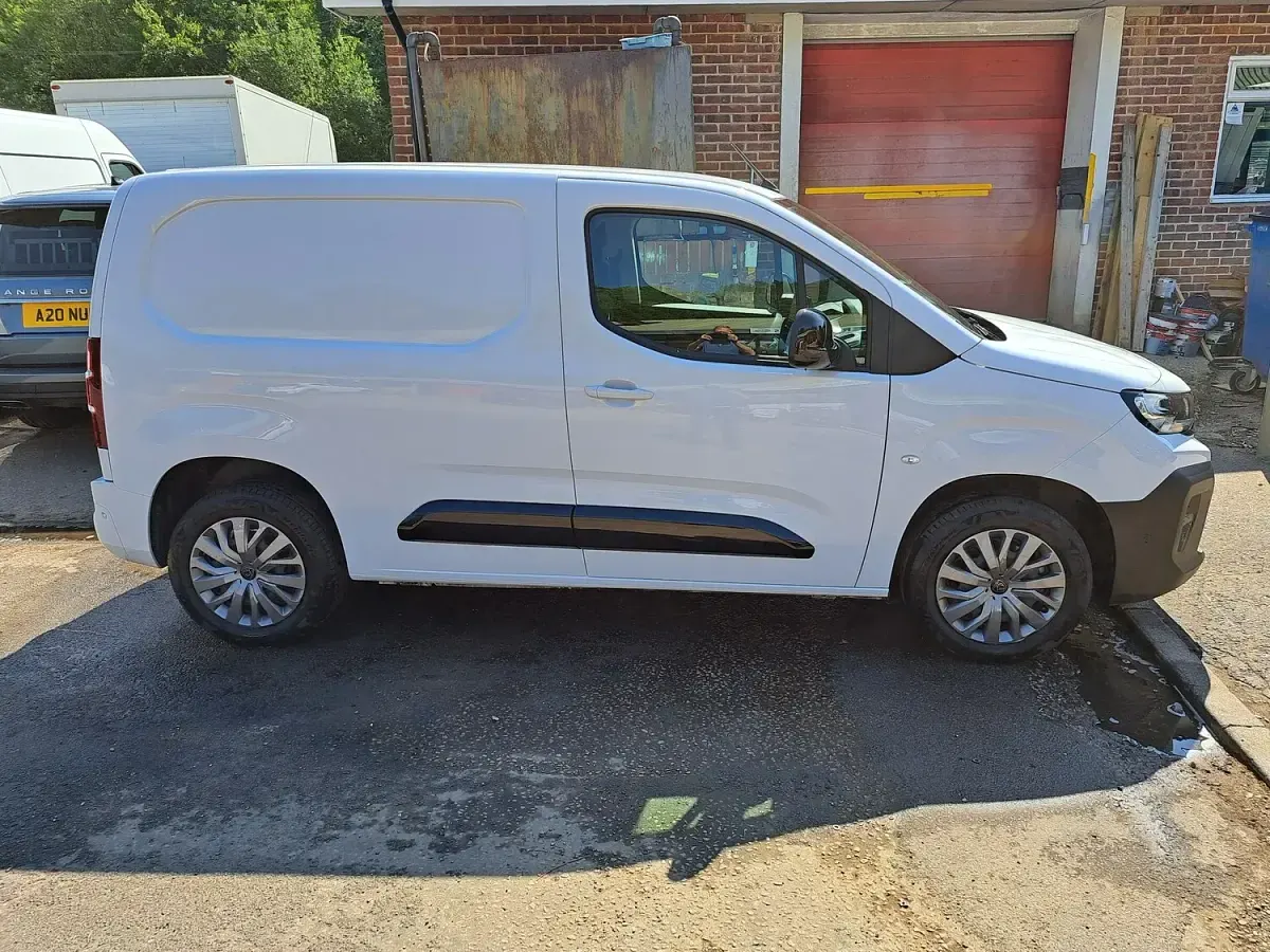 Used Peugeot Partner 131 HP (96 kW) 2024 White MPV