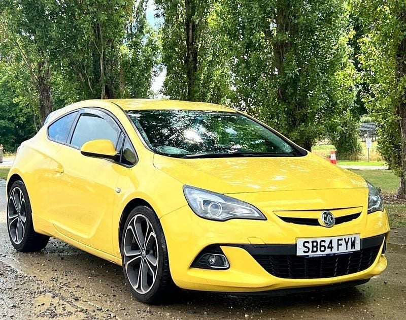 Yellow Used 2014 Vauxhall Astra GTC Edition Hatchback | £2,990 (Good price) - Image 1/4