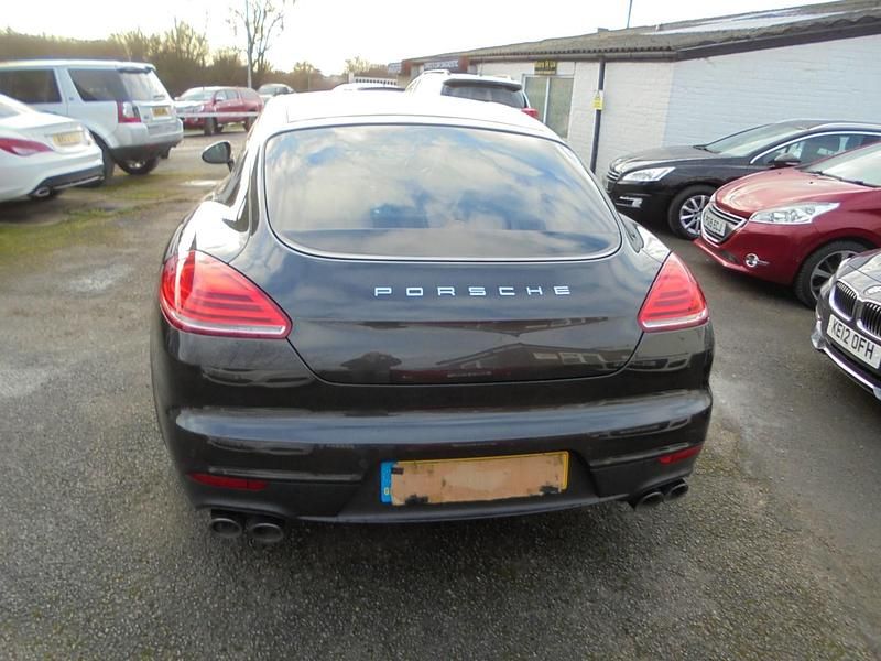 Used Porsche Panamera 300 HP (220 kW) 2015 Grey Hatchback