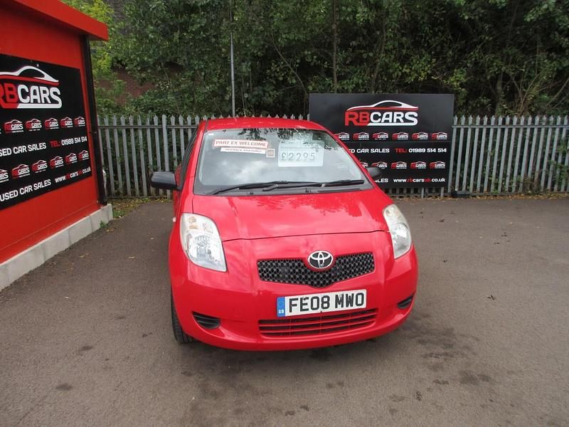 Red Used 2008 Toyota Yaris T2 Hatchback | £2,295 (Fair price) - Image 1/4