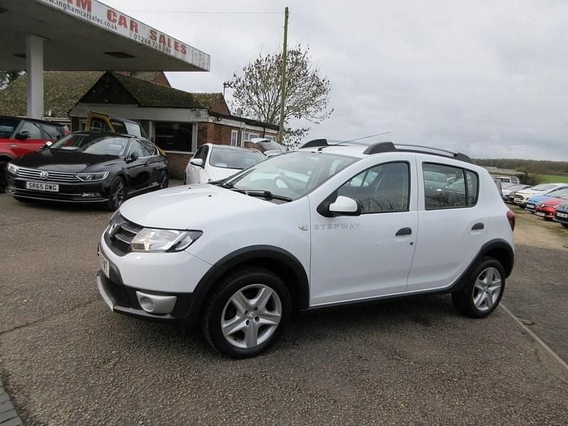 Used Dacia Sandero Lauréate 2014 White Hatchback