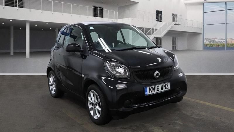 Black Used 2016 Smart ForTwo Coupé Passion Coupe | £6,800 (Good price) - Image 1/4