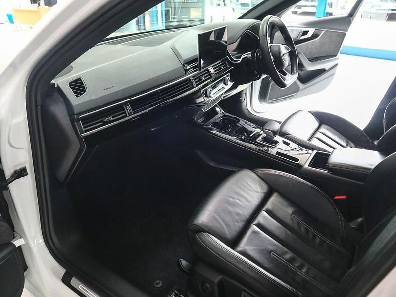 Used Audi A4 Black Edition 150 HP (110 kW) 2021 White Estate