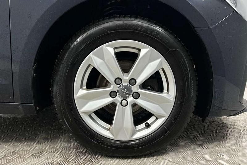 Used Audi A1 Design 94 HP (69 kW) 2019 Blue Hatchback