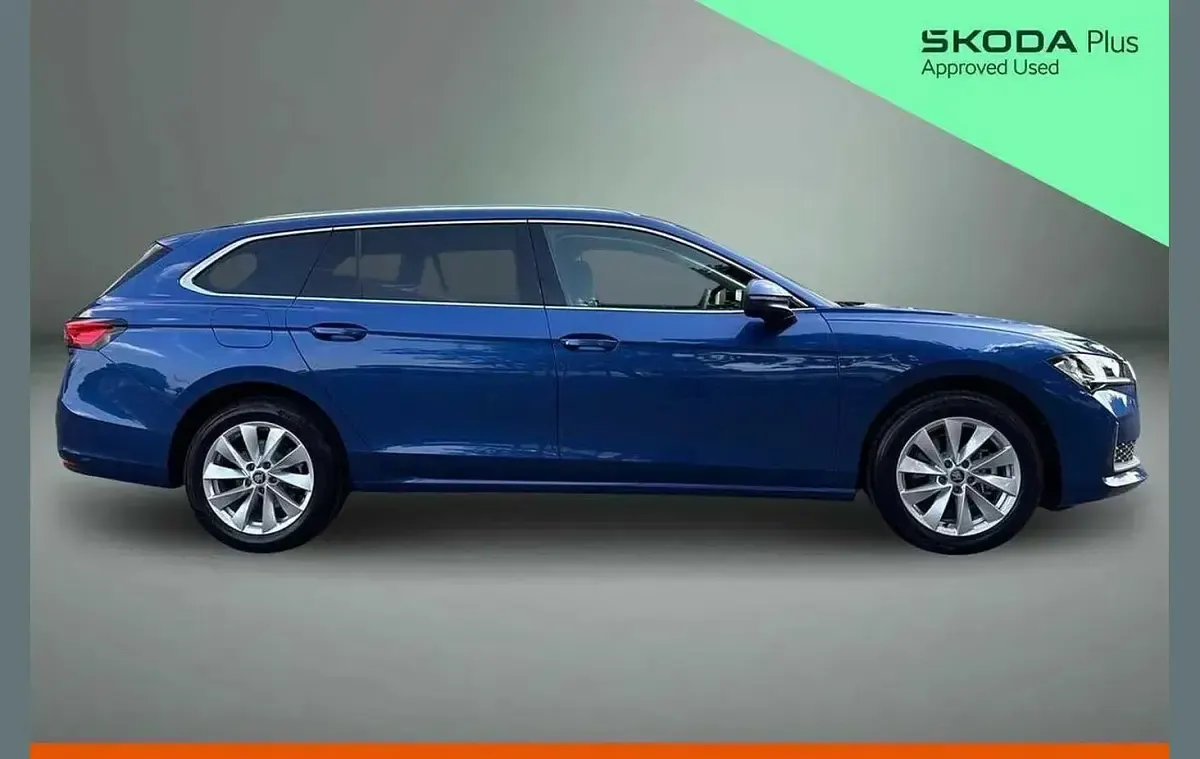 New Skoda Superb SE Technology 150 HP (110 kW) 2026 Cobalt blue metallic Estate