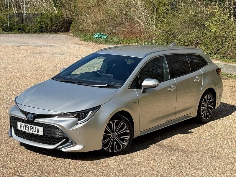 Used Toyota Corolla 122 HP (89 kW) 2019 Sterling silver Estate