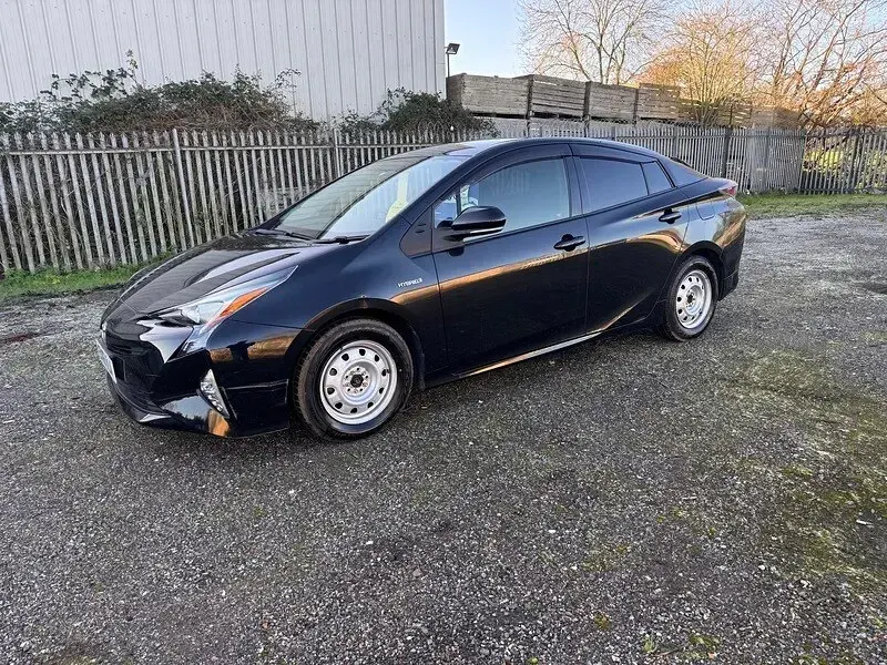 Used Toyota Prius 140 HP (102 kW) 2016 Black Hatchback