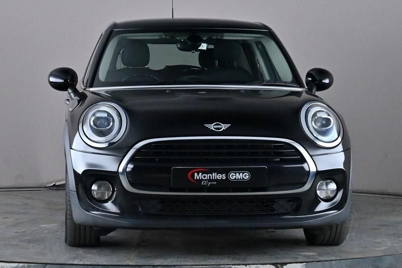 Begagnad Mini Cooper Classic 136 HK (100 kW) 2018 Svart Halvkombi