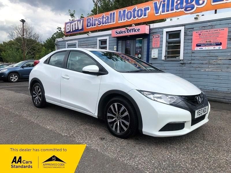 White Used 2013 Honda Civic SE Hatchback | £5,495 (Fair price) - Image 1/4
