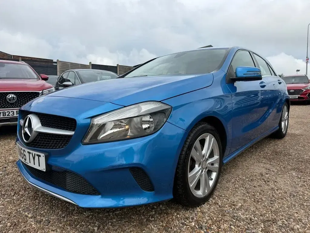 Used Mercedes A180 122 HP (89 kW) 2017 Blue Hatchback