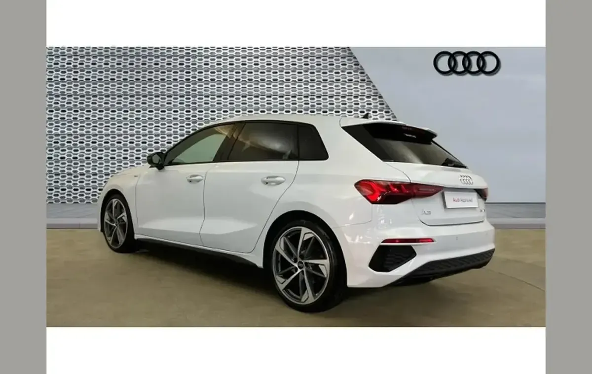 Used Audi A3 Comfort 150 HP (110 kW) 2022 White Sedan