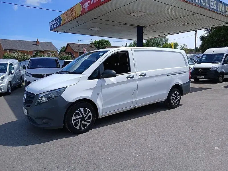 Used Mercedes Vito Progressive 114 HP (83 kW) 2021 White Van