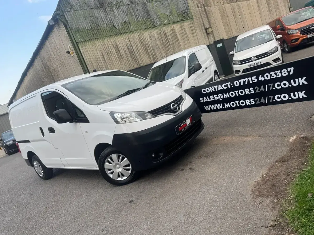 Used Nissan NV Acenta 2018 White Van