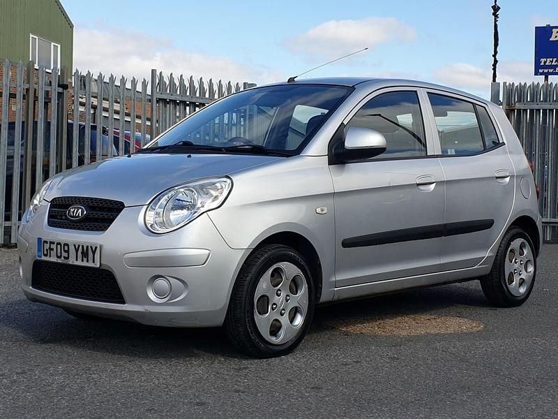 Used Kia Picanto 64 HP (47 kW) 2009 Silver Hatchback